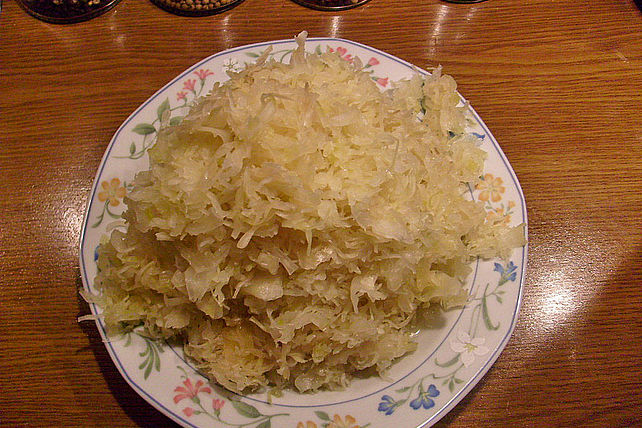 Sauerkraut selbst gemacht nach Uromas Art von gabriele9272| Chefkoch