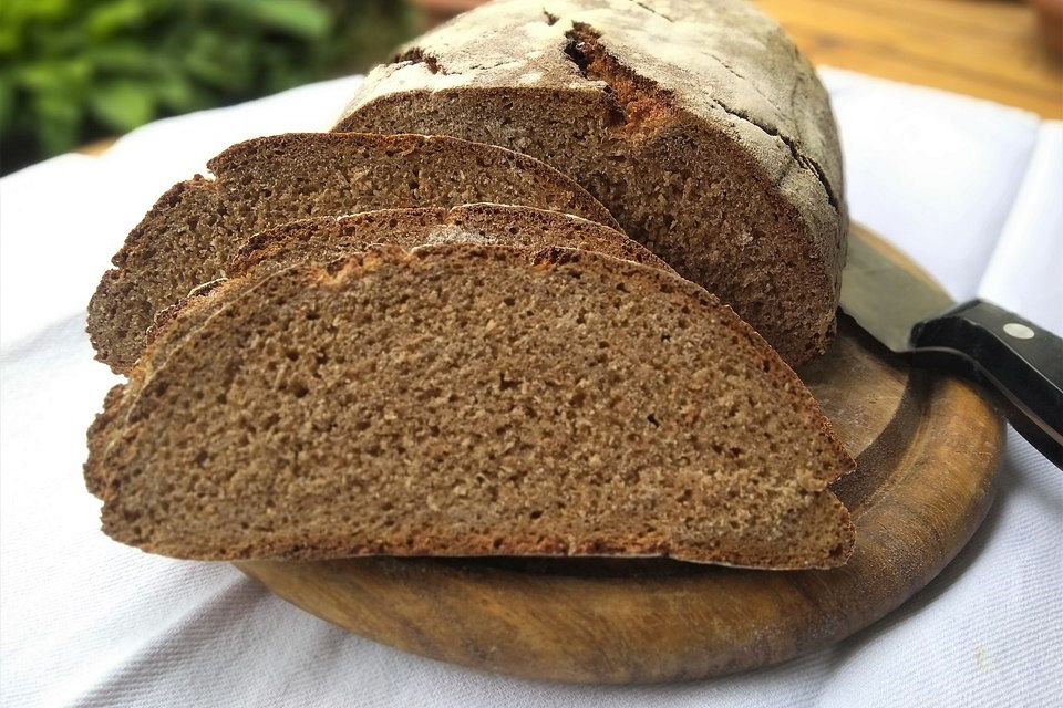 Vollkornbrot mit Sauerteig