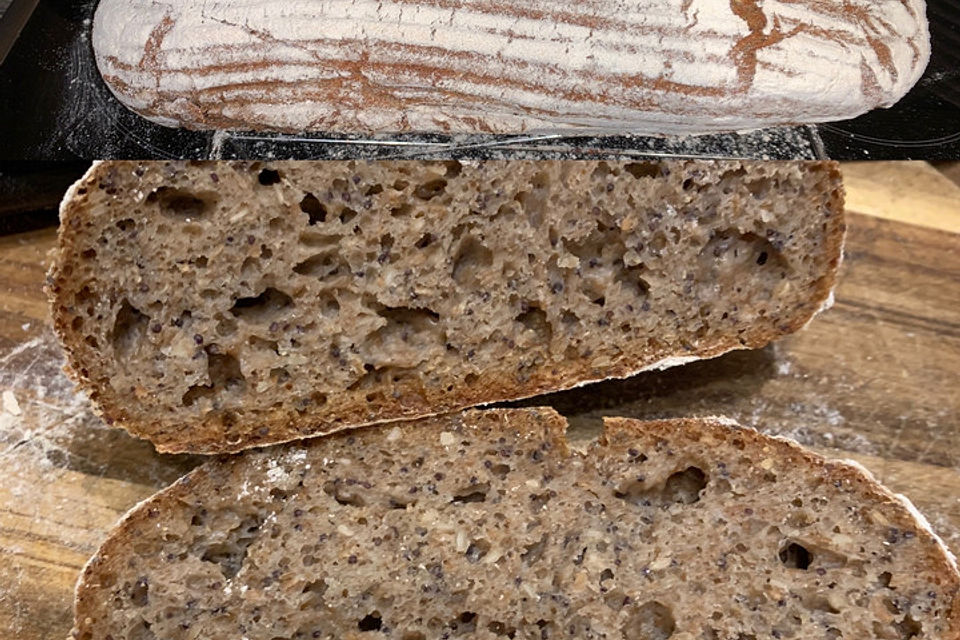 Vollkornbrot mit Sauerteig