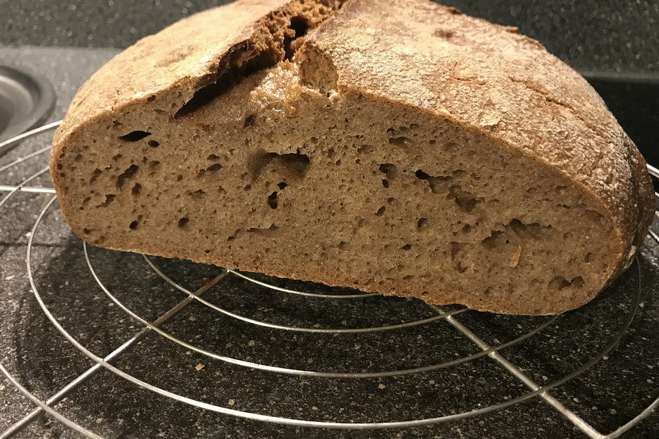 Vollkornbrot mit Sauerteig