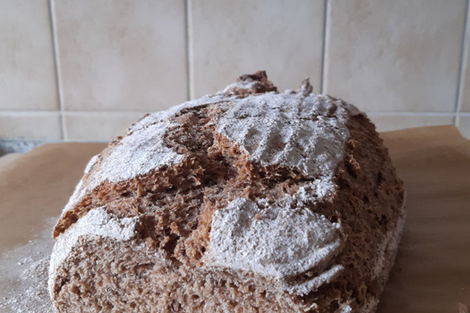 Vollkornbrot mit Sauerteig