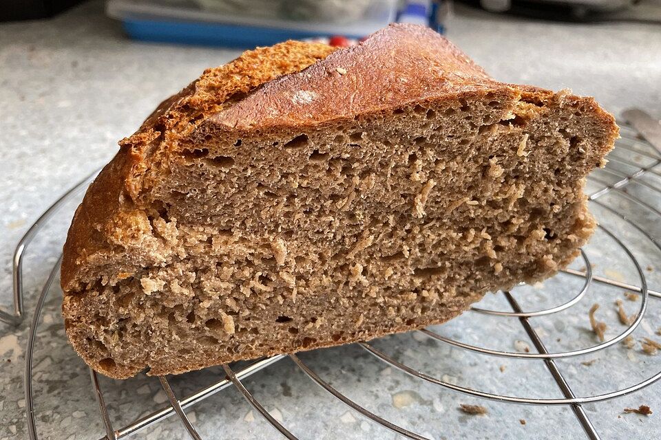 Vollkornbrot mit Sauerteig