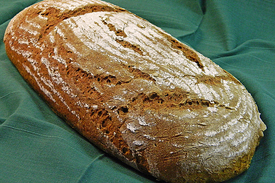 Vollkornbrot mit Sauerteig