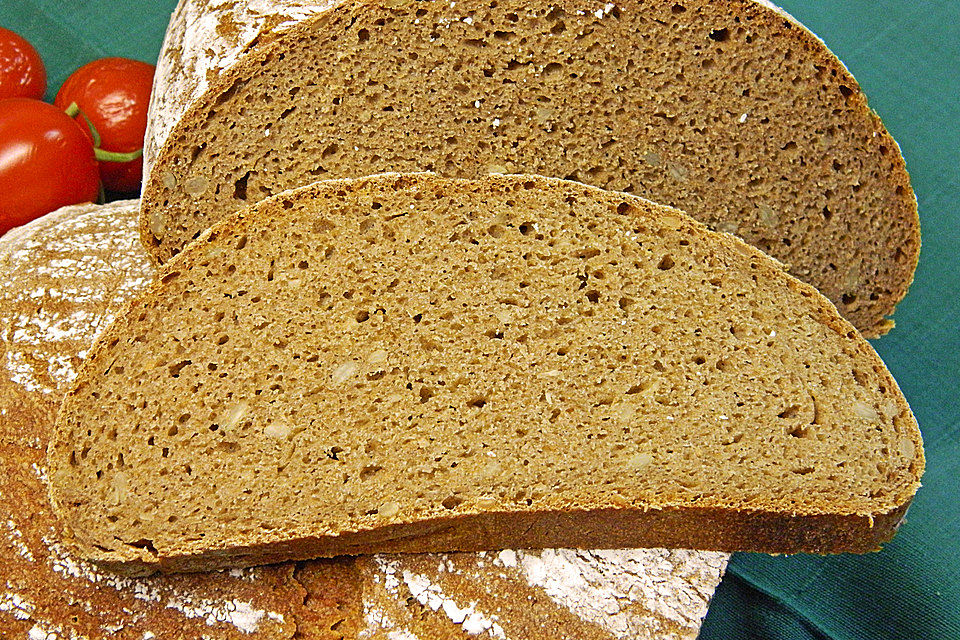 Vollkornbrot mit Sauerteig