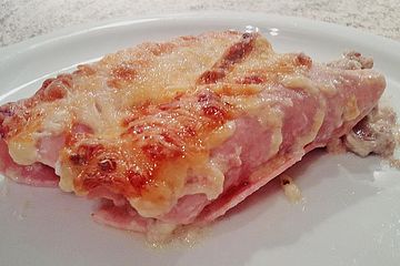 Schinken-Hack Röllchen mit Käsebéchamel