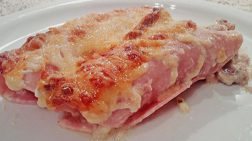 Schinken-Hack Röllchen mit Käsebéchamel von CookingJulie