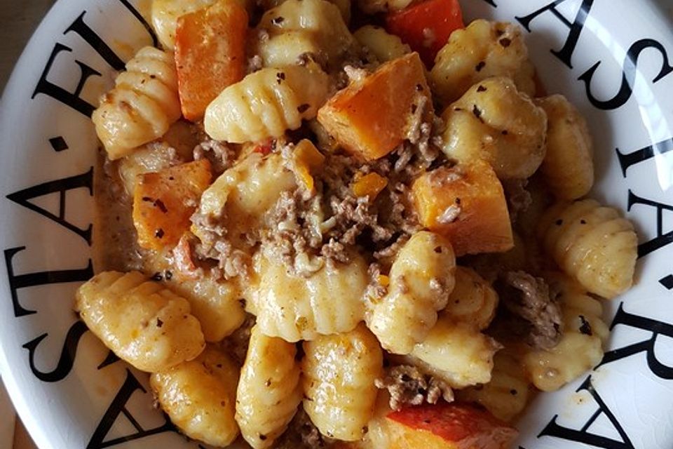 Saftiger Kürbis-Gnocchi-Auflauf