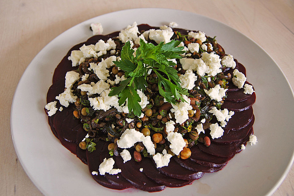 Rote Bete-Salat mit Hülsenfrüchten