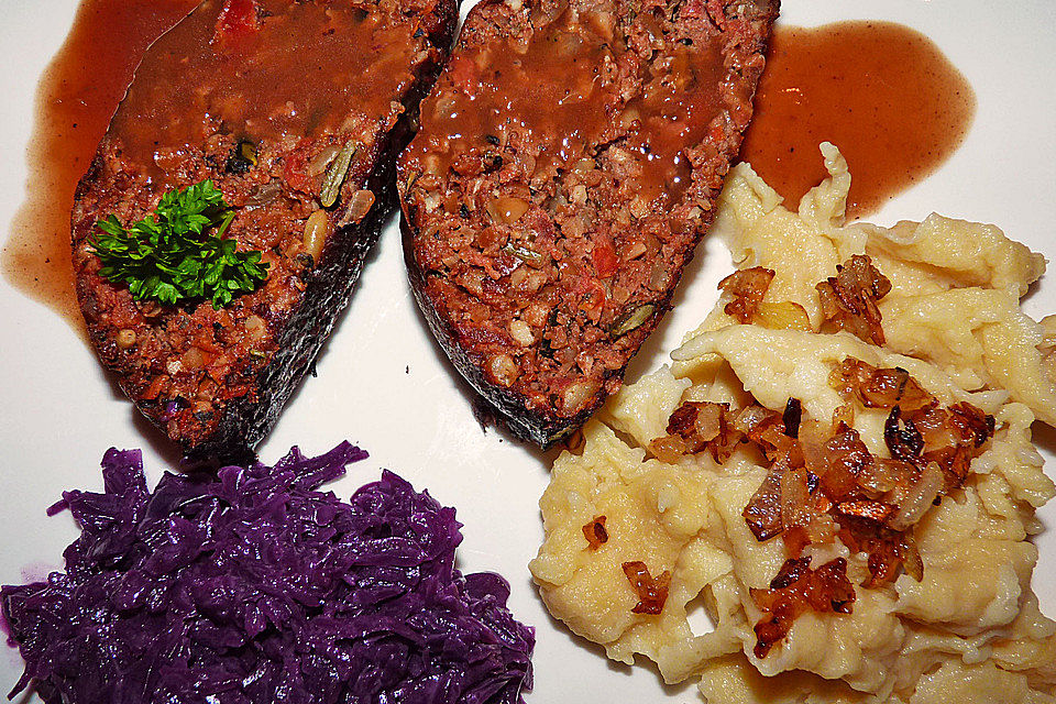 Nussbraten mit Tomaten