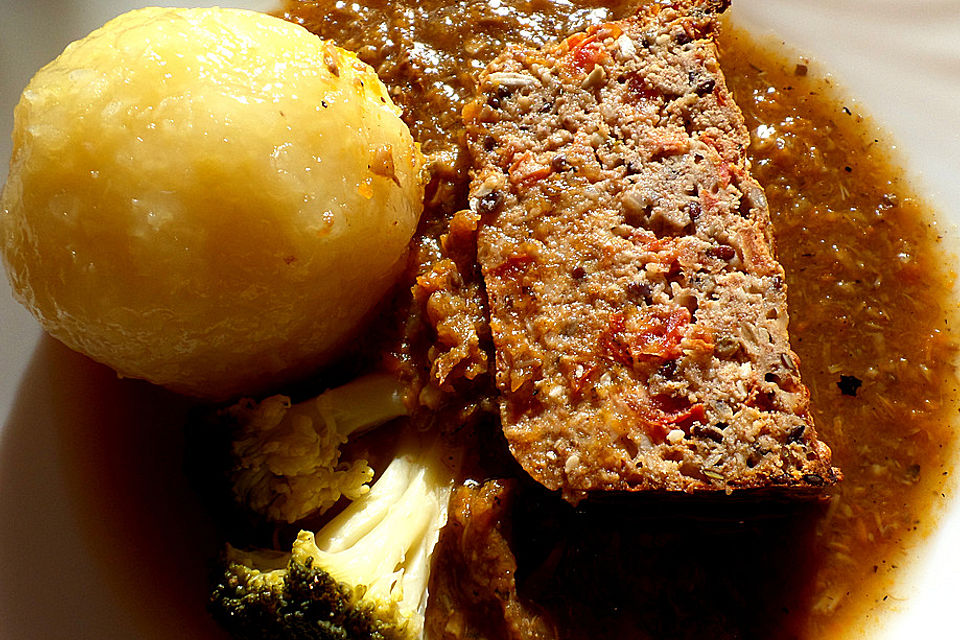 Nussbraten mit Tomaten