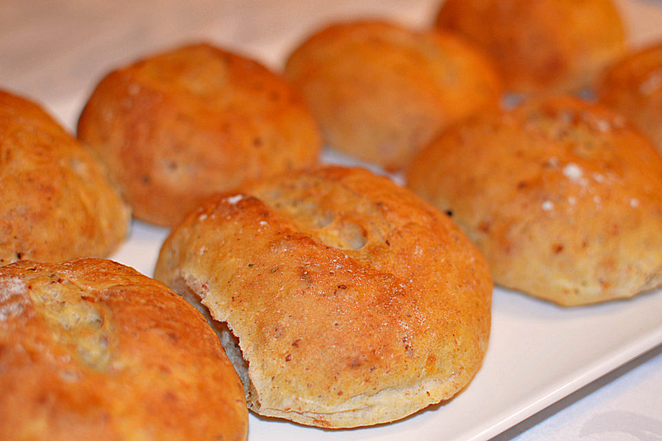 Pizzabrötchen mit Feta-Frischkäse Dip