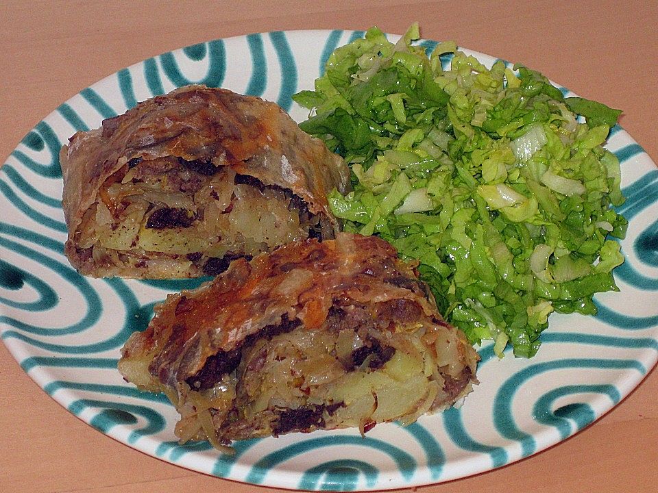 Blutwurst-Kartoffel Strudel mit Weißkohl von Rocky73 | Chefkoch