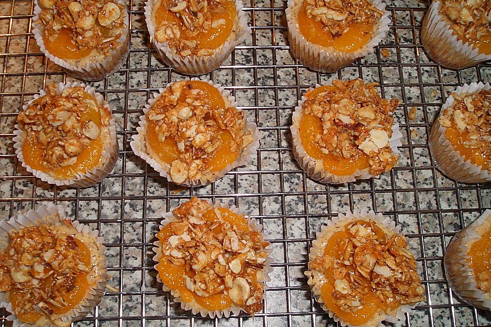 Quark-Nuss Muffins mit Krokanthaube