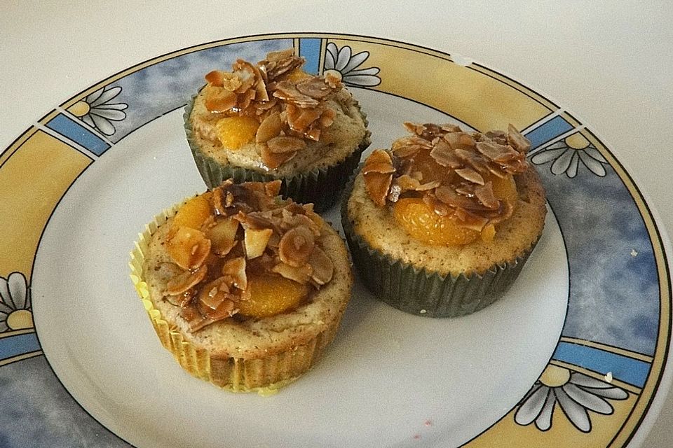 Quark-Nuss Muffins mit Krokanthaube