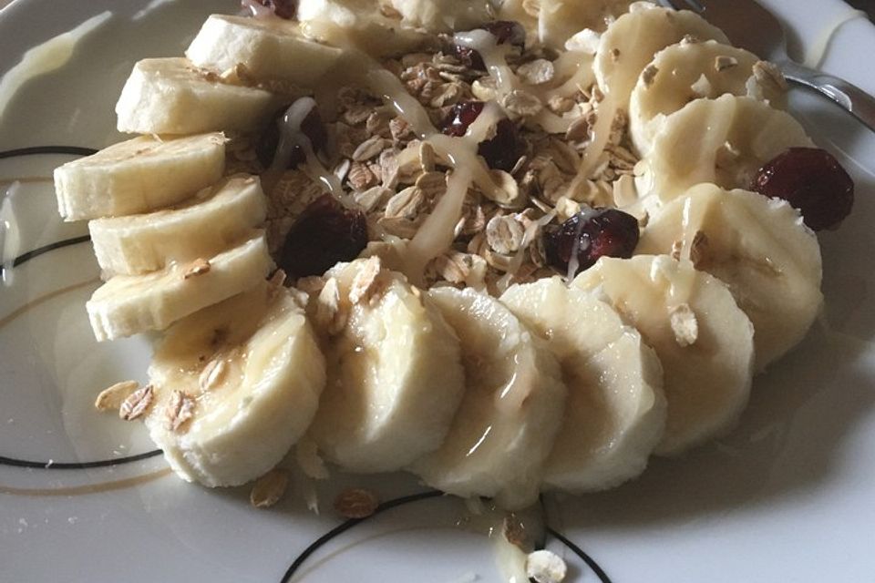 Bananen-Haferflocken Frühstück mit Honig