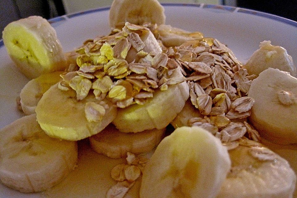 Bananen-Haferflocken Frühstück mit Honig