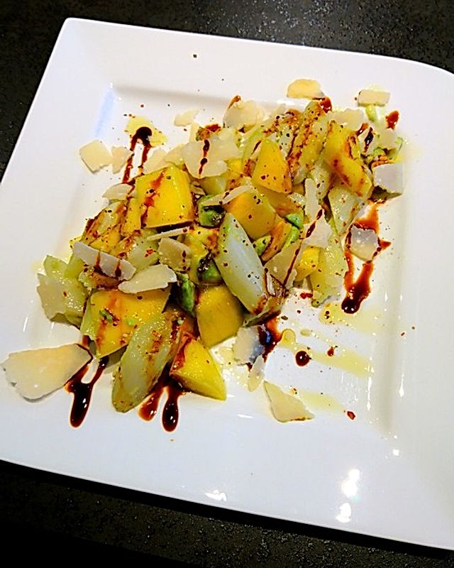 Avocado-Mango-Spargel Salat