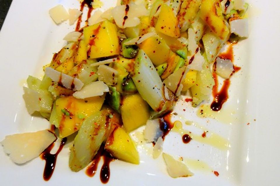 Avocado-Mango-Spargel Salat