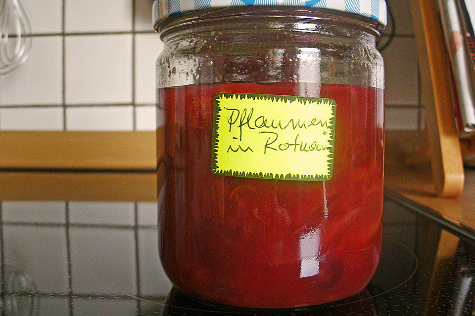 Zwetschgen in Rotwein