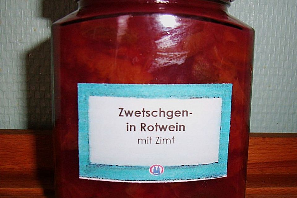 Zwetschgen in Rotwein