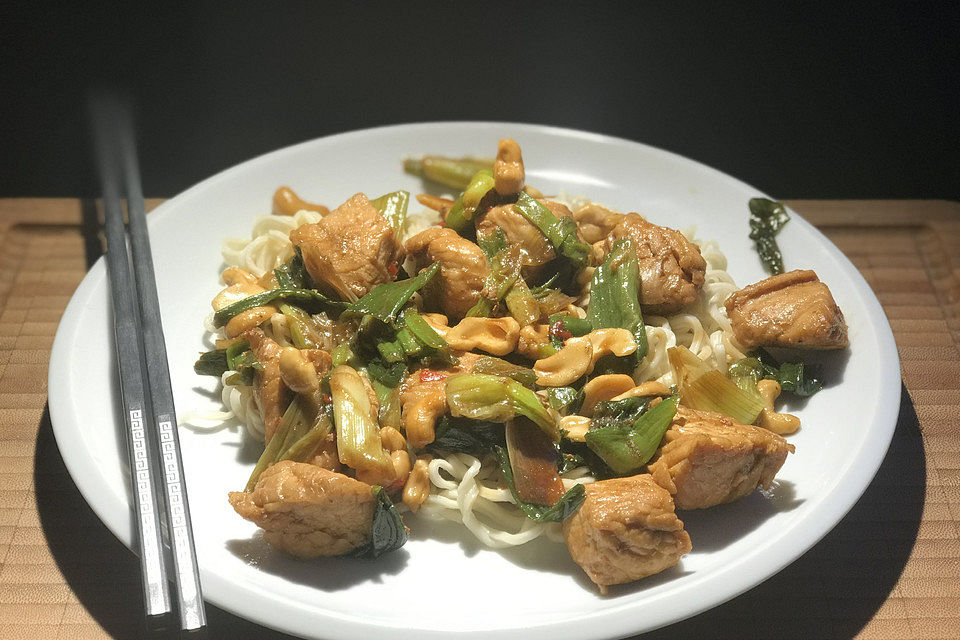 Hühnchen mit Cashewnüssen