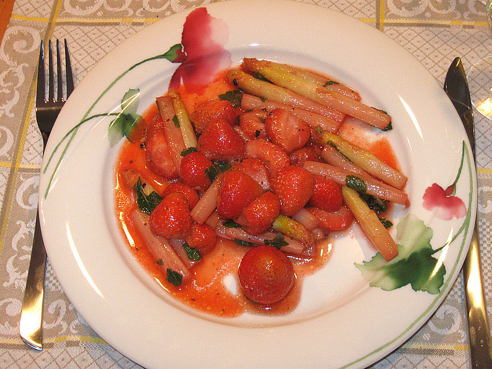 Gebratener Spargel mit Erdbeeren von messmaeuschen| Chefkoch