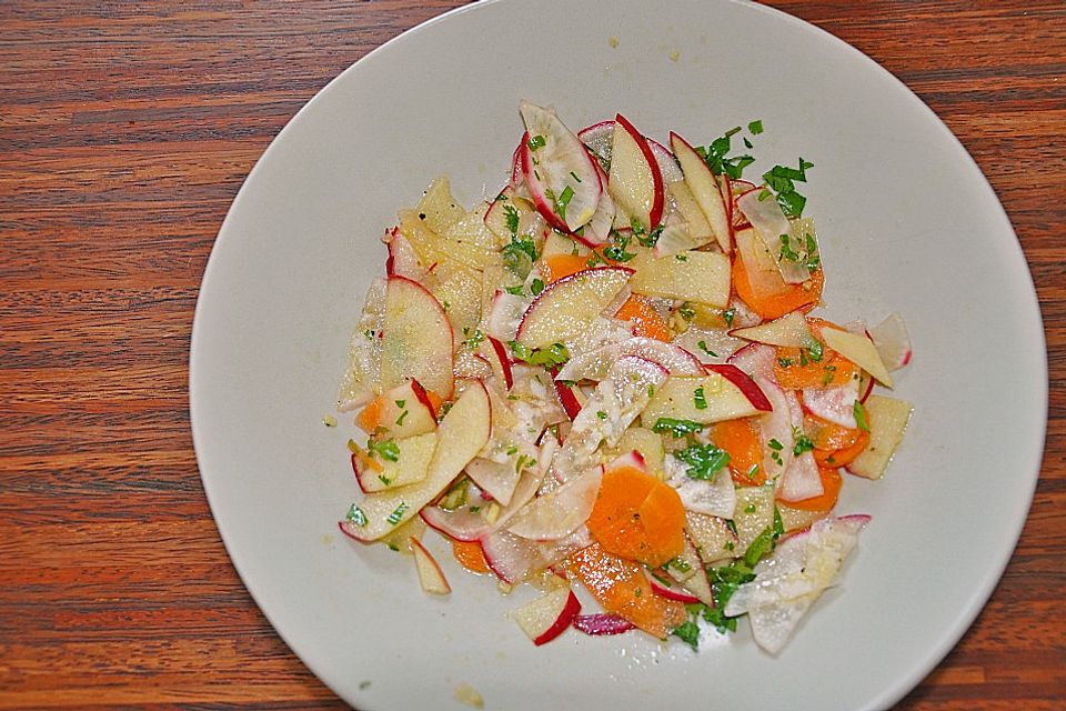 Frühlings-Rettichsalat mit Apfel und Ingwer