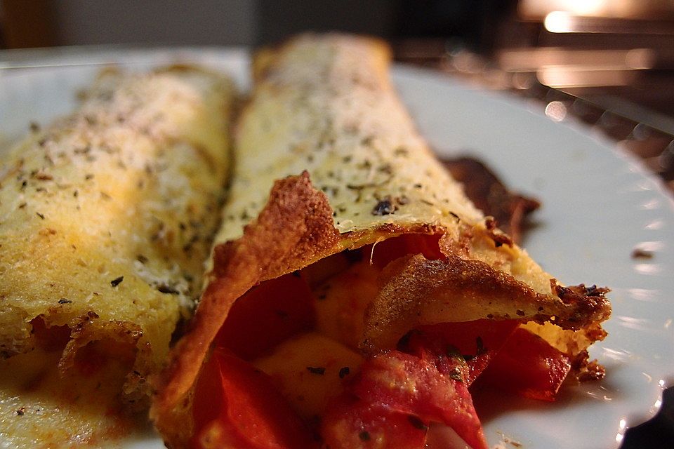 Crespelle mit Tomate und Mozzarella