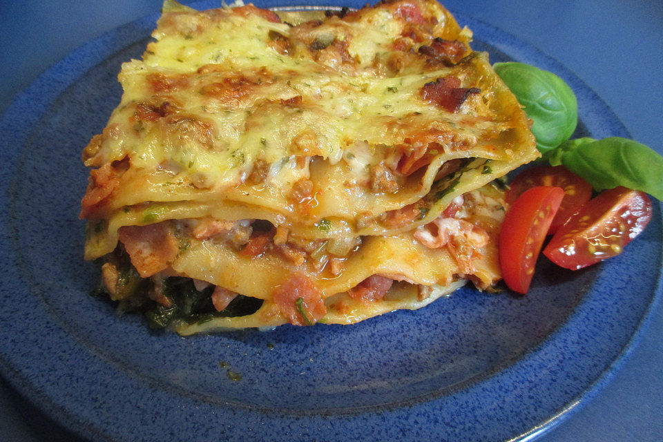 Tomaten-Spinat Lasagne mit Hackfleisch