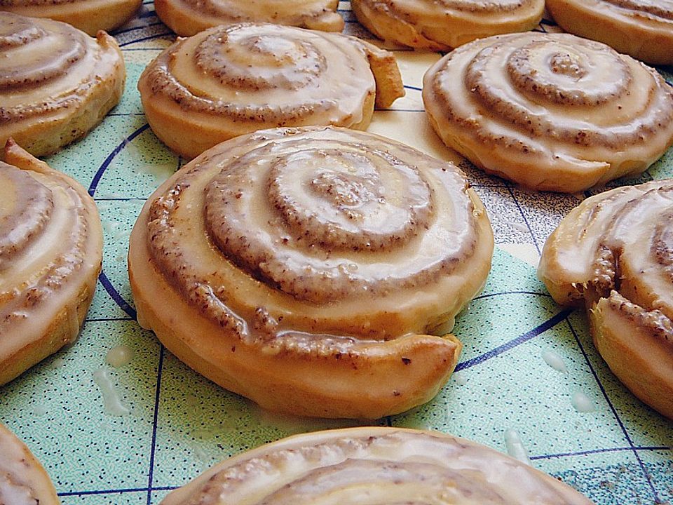Saftige Hefe-Nuss-Schnecken von ZwergTomate| Chefkoch Saftige Hefe-Nuss-Schnecken von ZwergTomate| Chefkoch