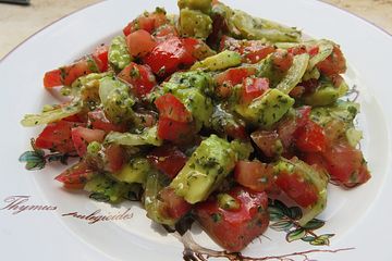 Kalifornischer Avocado-Tomatensalat