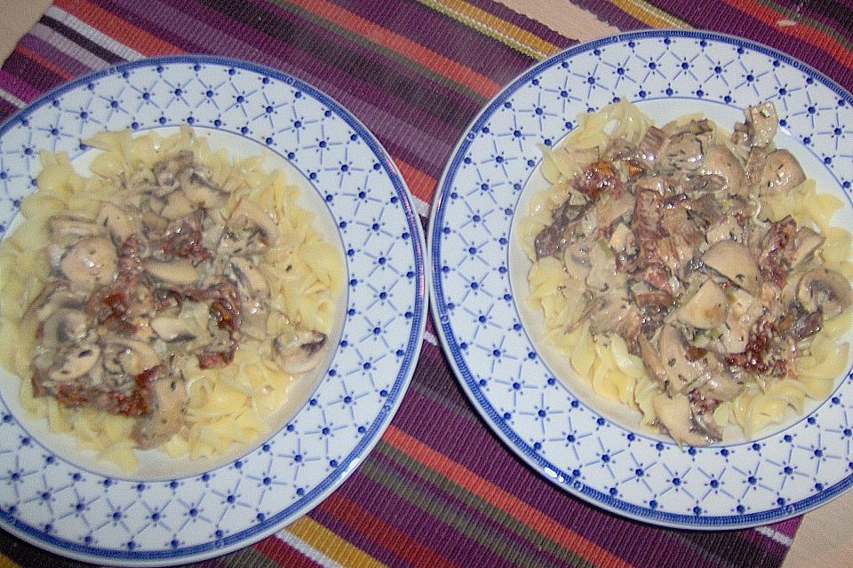 Tagliatelle in Pilzsugo