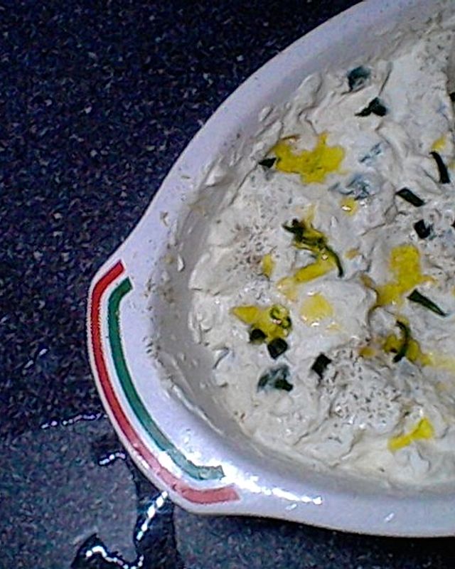 Marinierter Mozzarella in Crème fraîch mit Zitrone und Majoran