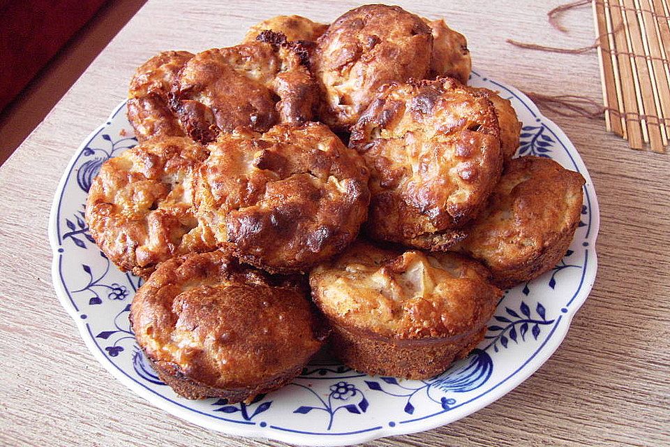 Birne-Gorgnozal Muffins mit Walnüssen