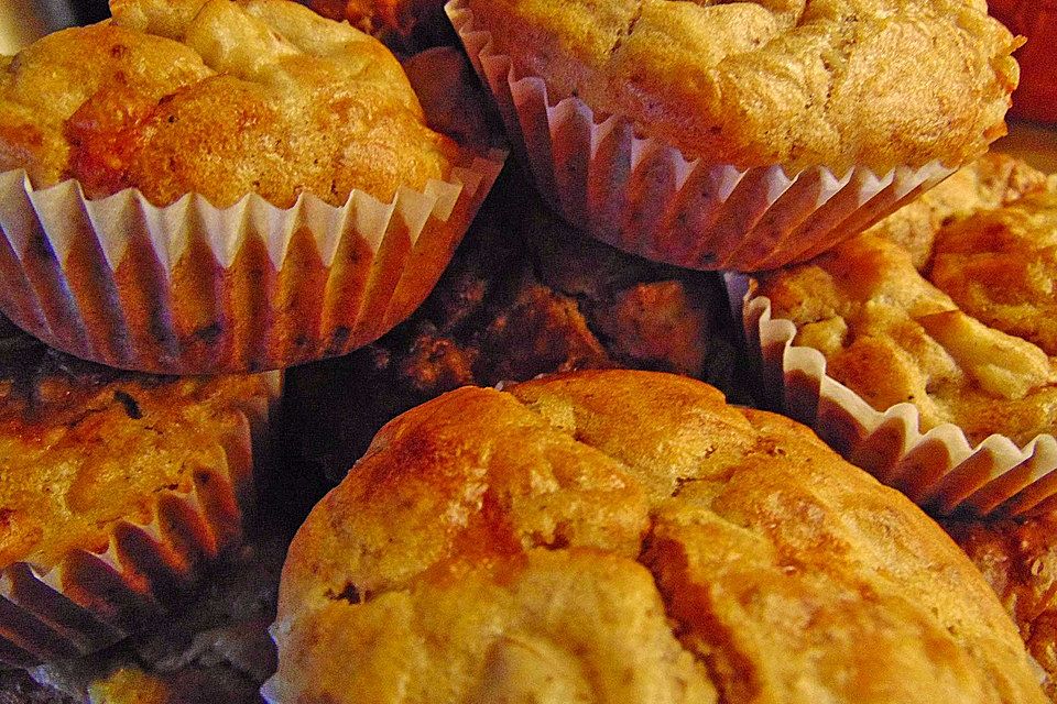 Birne-Gorgnozal Muffins mit Walnüssen