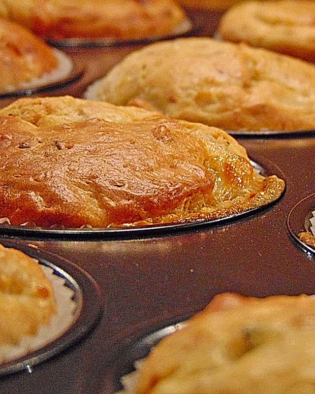 Birne-Gorgnozal Muffins mit Walnüssen