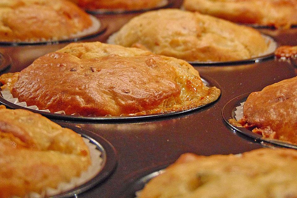 Birne-Gorgnozal Muffins mit Walnüssen