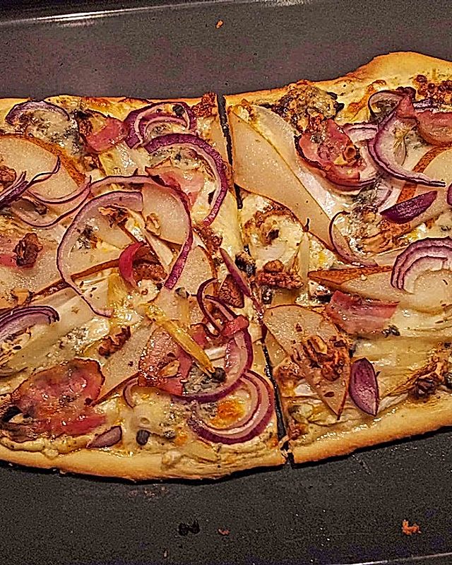 Chicoree-Birnen-Pizza mit Gorgonzola