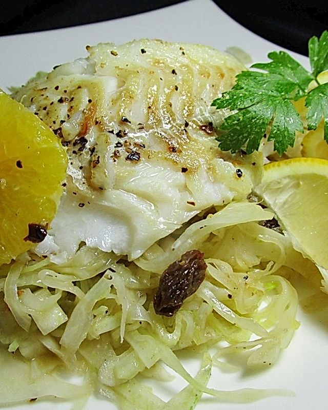 Fischfilet mit Fenchel-Weißkohl-Salat