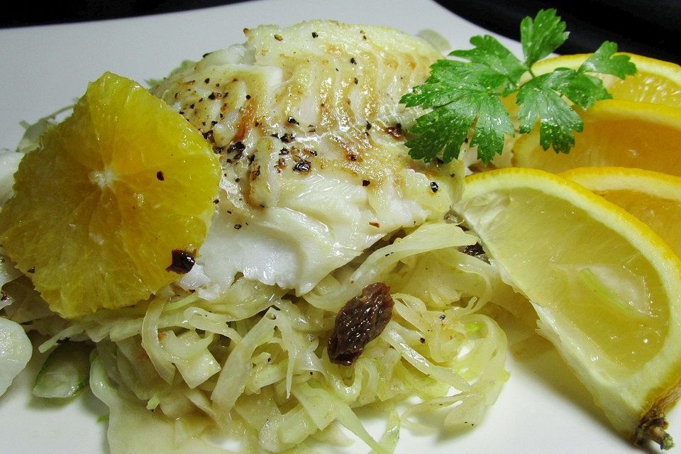 Fischfilet mit Fenchel-Weißkohl-Salat