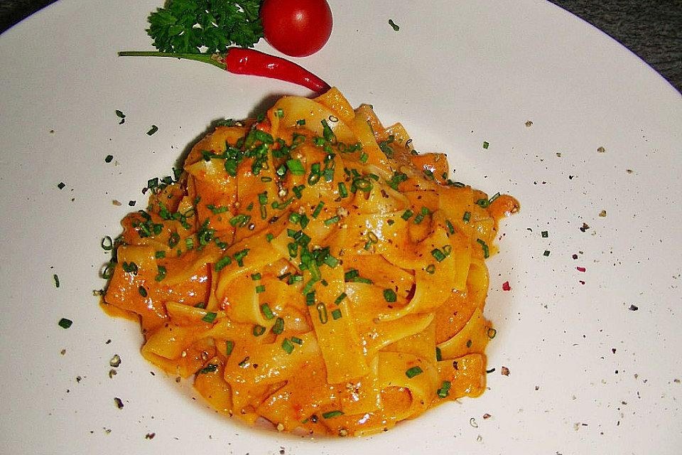 Tagliatelle mit Paprika-Knoblauch Sauce