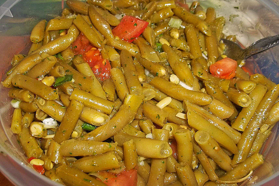 Bohnensalat mit Tomaten  und Zwiebeln