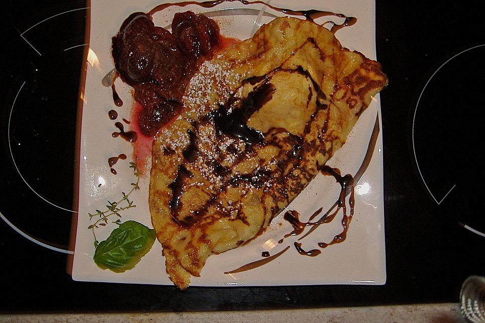 Crêpes mit Vanilleeis und Rotweinpflaumen Crêpes mit Vanilleeis und Rotweinpflaumen