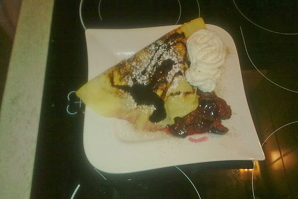 Crêpes mit Vanilleeis und Rotweinpflaumen Crêpes mit Vanilleeis und Rotweinpflaumen