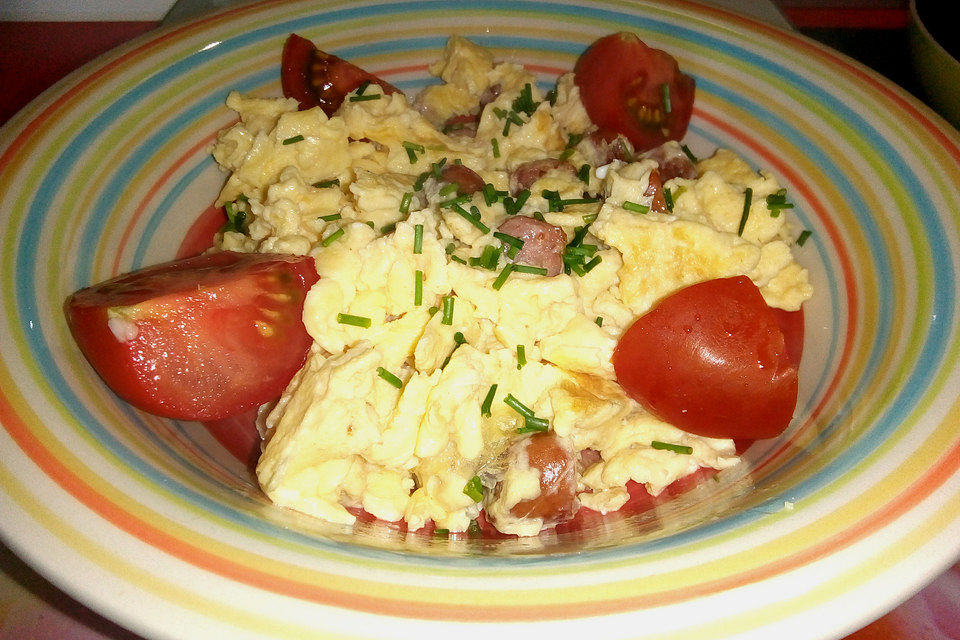 Rührei mit Tomaten und Schnittlauch