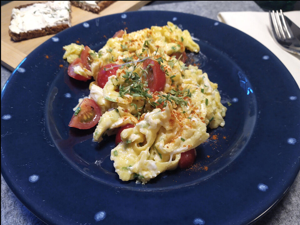 Rührei mit Tomaten und Schnittlauch von JuLa_123| Chefkoch Rührei mit Tomaten und Schnittlauch von JuLa_123| Chefkoch