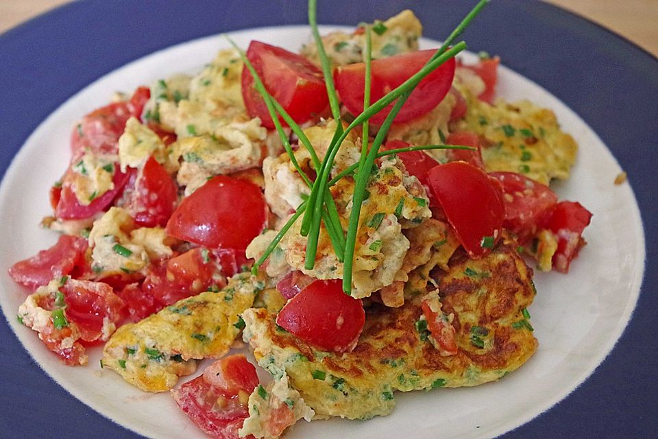 Rührei mit Tomaten und Schnittlauch