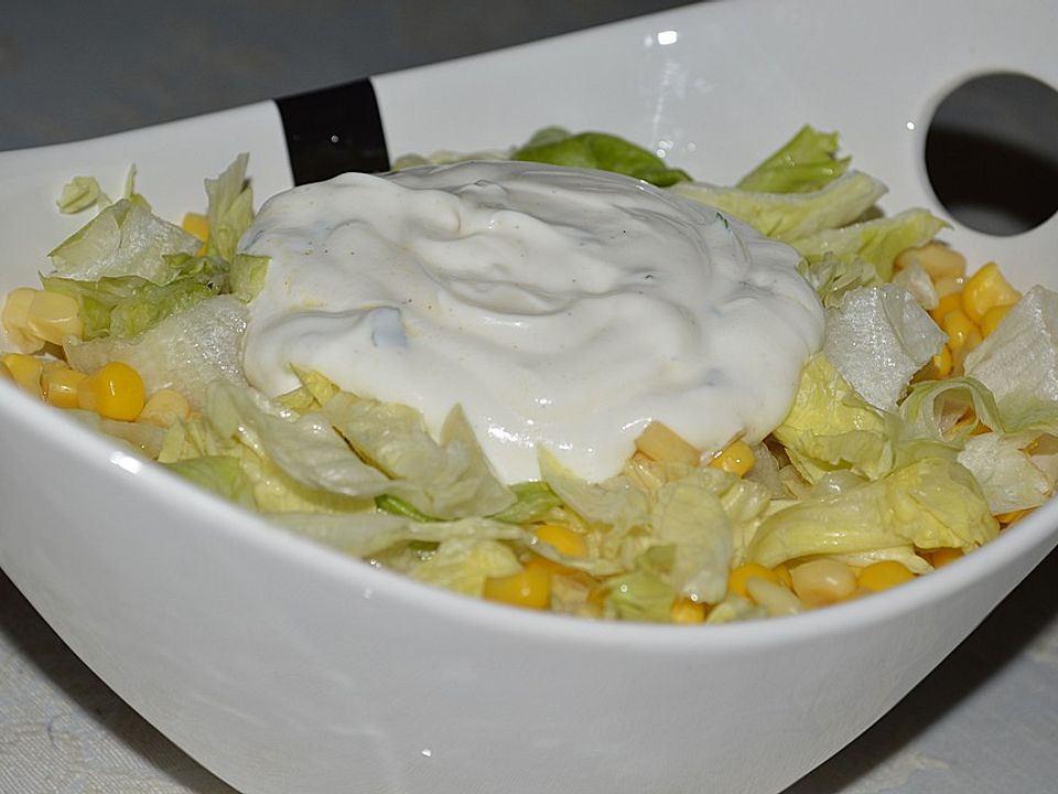 Eisbergsalat mit Mais und Joghurtsauce von tweetie112| Chefkoch