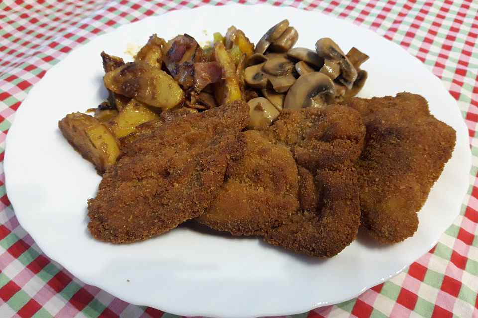 Wiener Schnitzel mit roh gebratenen Kartoffeln