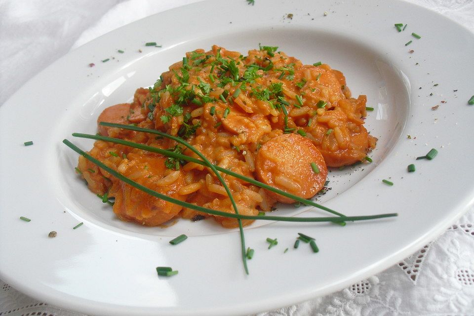 Bockwurst-Reispfanne mit frischen Kräutern